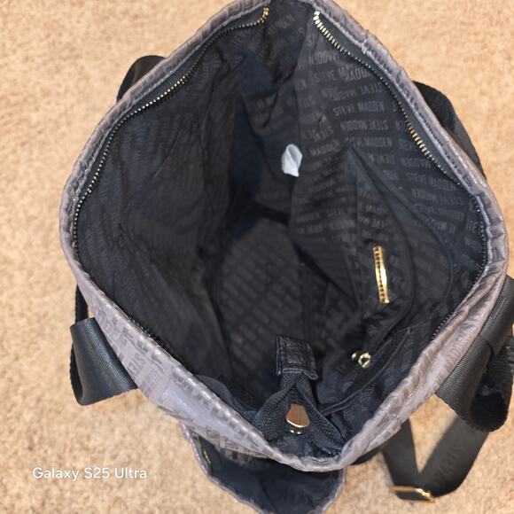 EUC Steve Madden olive green black, logo, med back pack, top zip, pockets - Picture 5 of 9